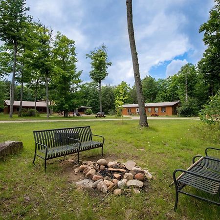 Madawaska Lodge-Cottage Dış mekan fotoğraf